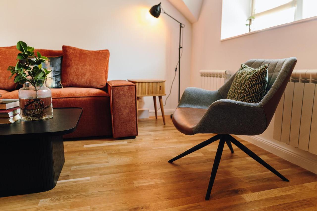 Modern Mezzanine At Jecna St Apartmán