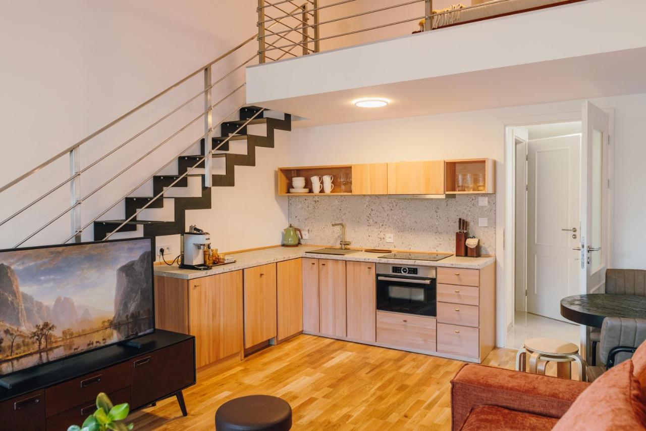 Lejlighed Modern Mezzanine At Jecna St *