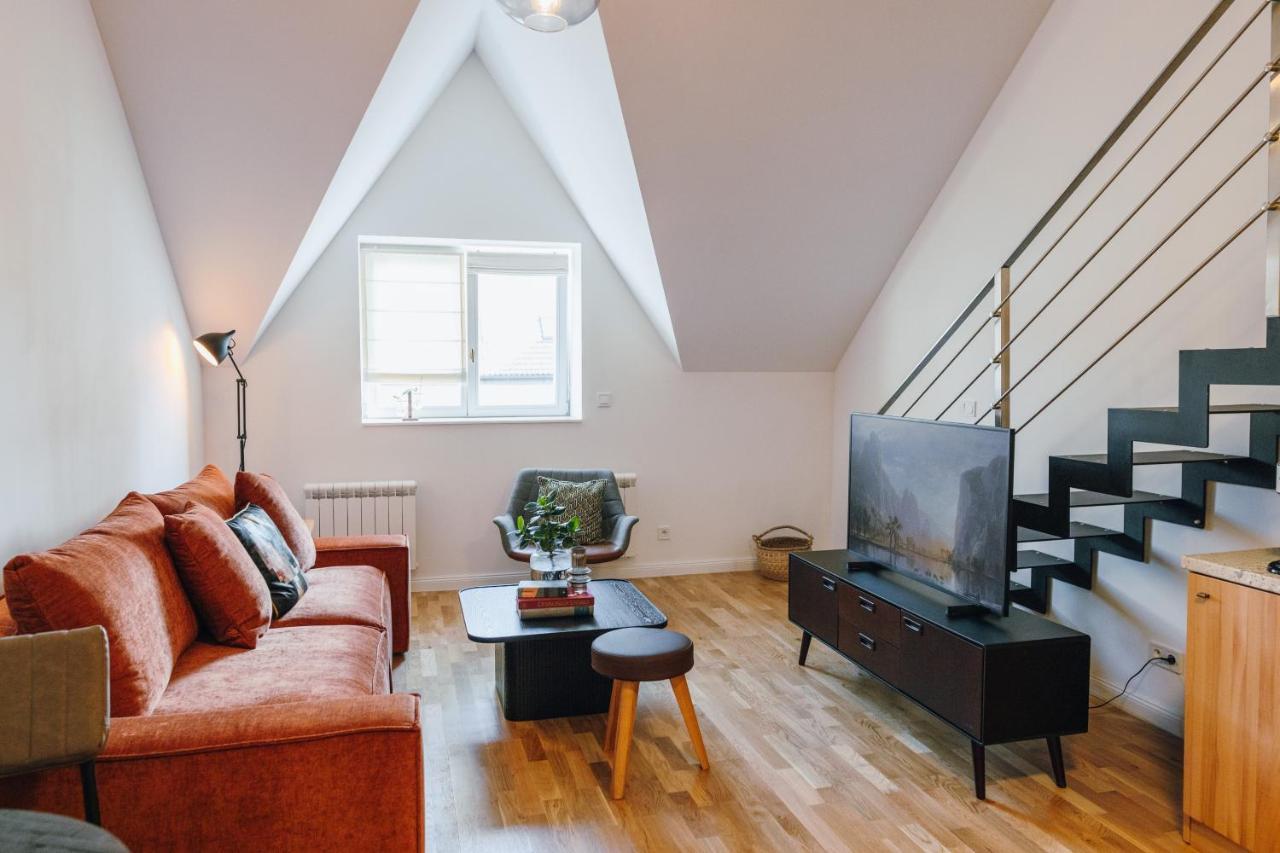 Modern Mezzanine At Jecna St Lejlighed *